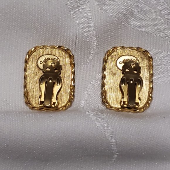 Vintage Clip-On Earrings, MWS Gold Tone Clip on Earrings Vintage 1980's - Picture 2 of 5